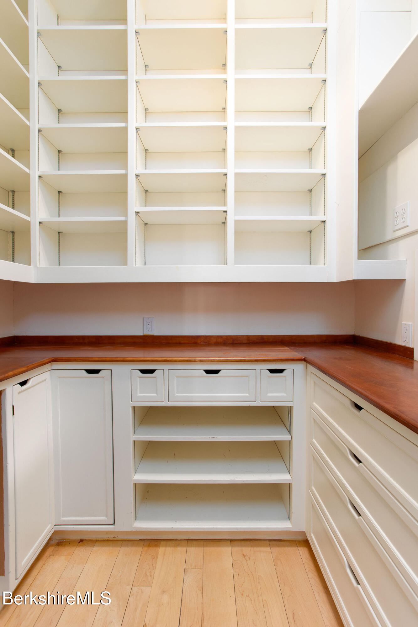 293 Sandisfield Road New Marlborough, MA 01230 - Photo 17 of 93 R022