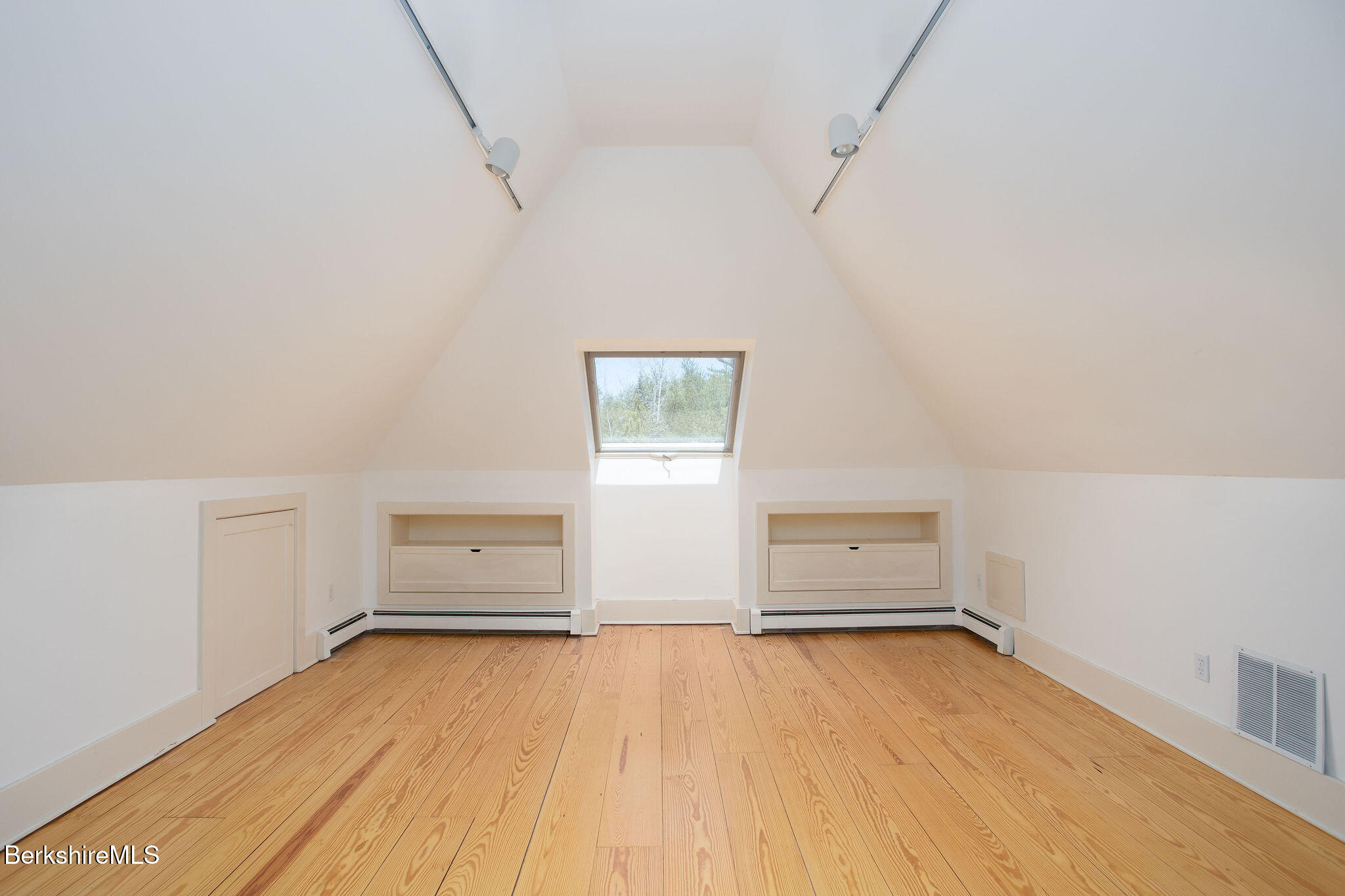 293 Sandisfield Road New Marlborough, MA 01230 - Photo 56 of 93 R064