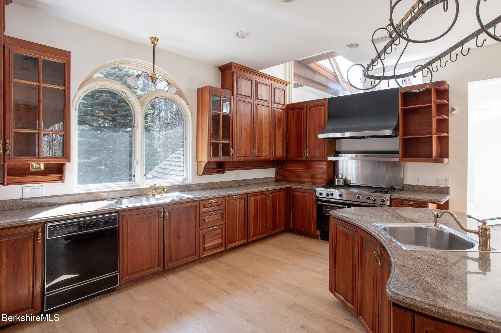 293 Sandisfield Road New Marlborough, MA 01230 - Photo 8 of 93 R015