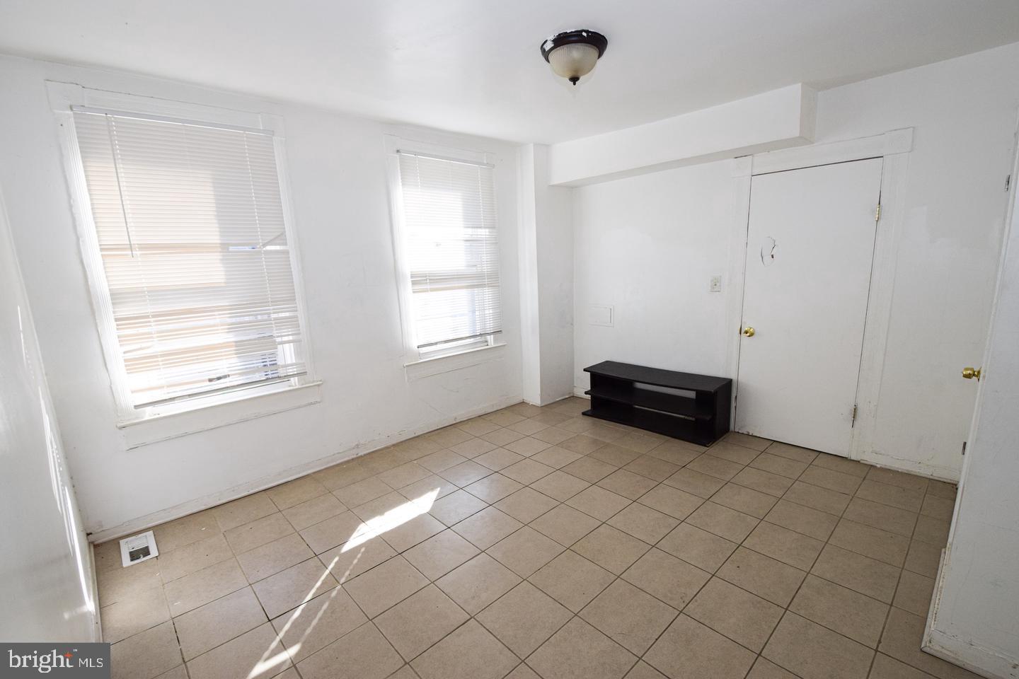 2101 West Baltimore Street Baltimore, MD 21223 - Photo 13 of 19 a view of a livingroom with natural light