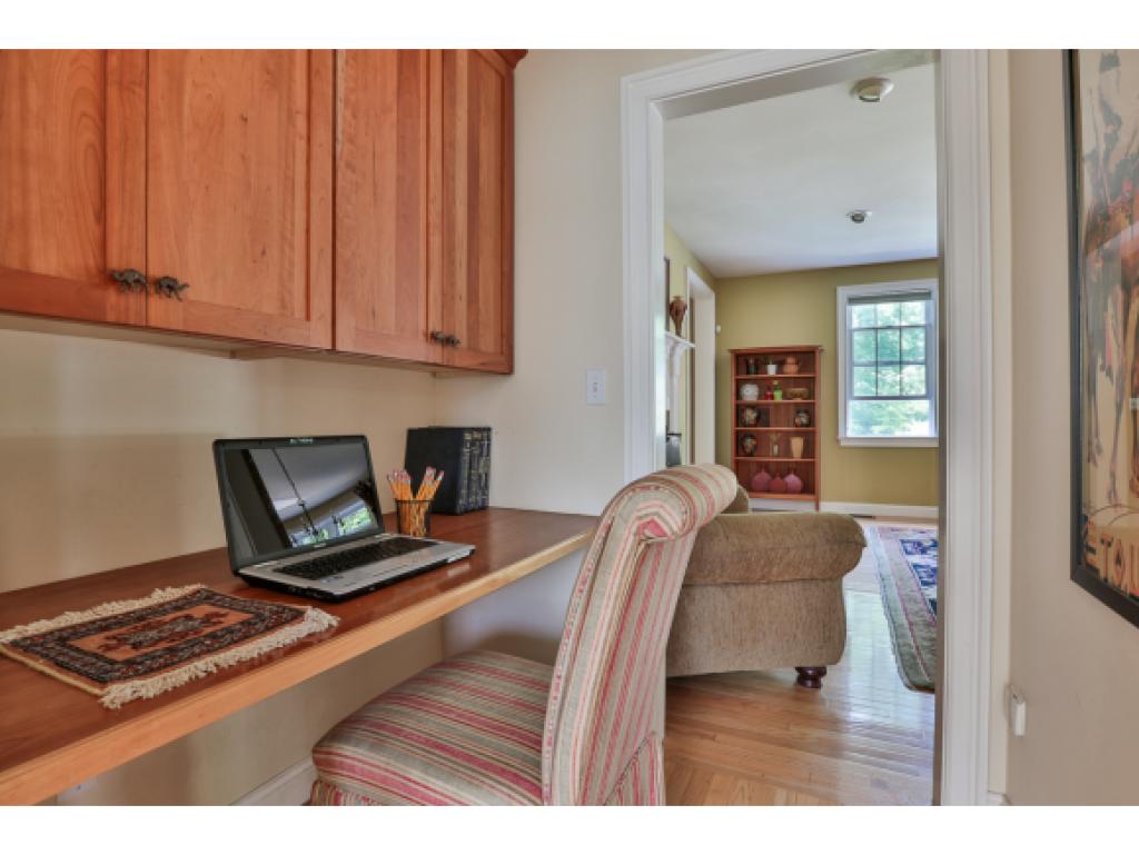 8 Locksley Road Windham, NH 03087 - Photo 10 of 30