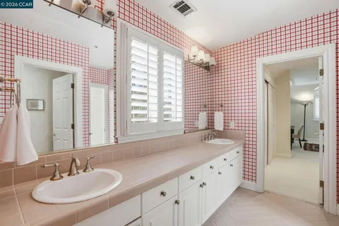 $2,995,000 | 45 Merrill Circle North, Moraga, CA 94556