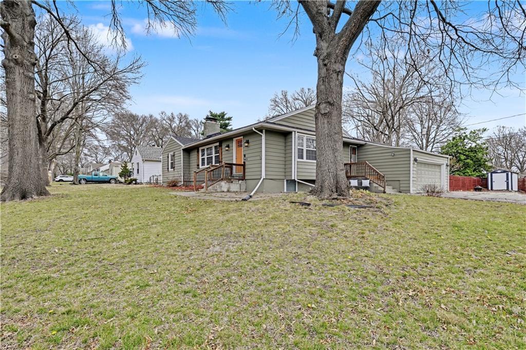 5645 Russell Street Mission, KS 66202 - Photo 40 of 49