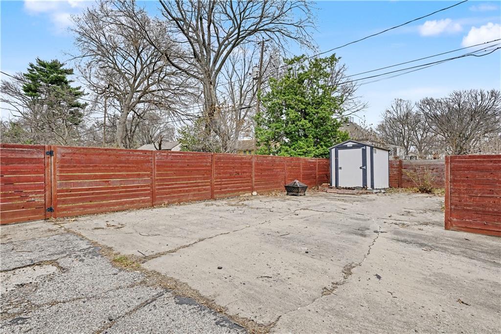 5645 Russell Street Mission, KS 66202 - Photo 41 of 49