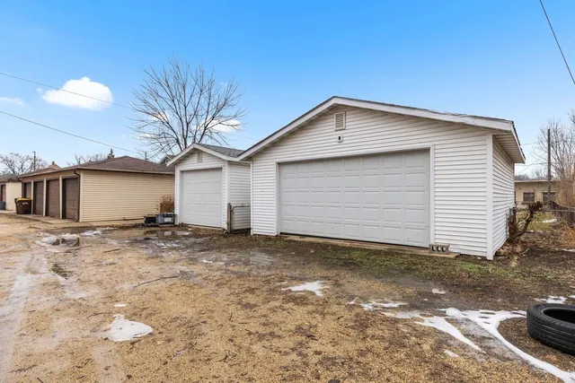 $184,900 | 1519 13th Street, Rockford, IL 61104