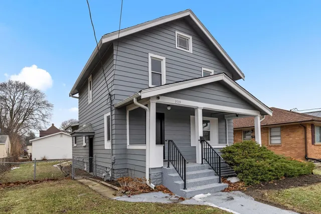 $184,900 | 1519 13th Street, Rockford, IL 61104