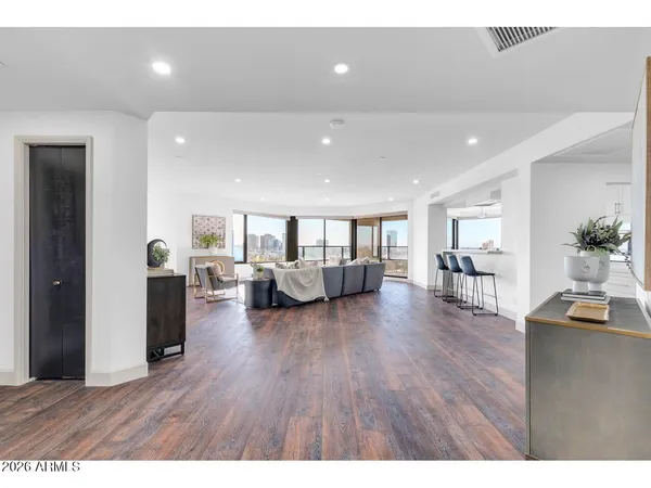 $1,100,000 | 1040 East Osborn Road, Unit 1004, Phoenix, AZ 85014