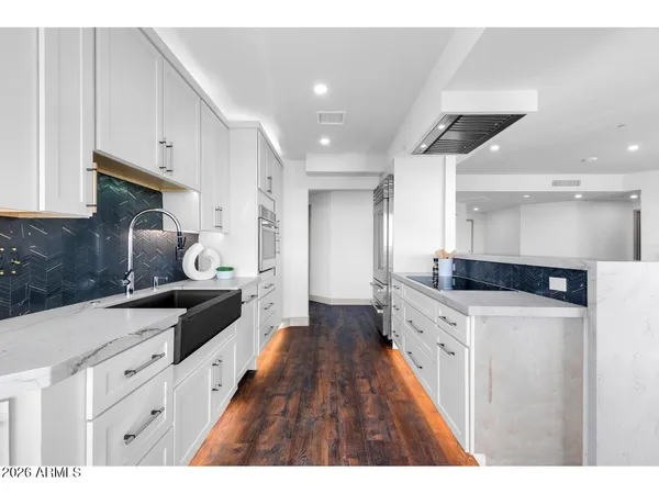 $1,100,000 | 1040 East Osborn Road, Unit 1004, Phoenix, AZ 85014