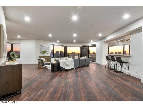 $1,100,000 | 1040 East Osborn Road, Unit 1004, Phoenix, AZ 85014