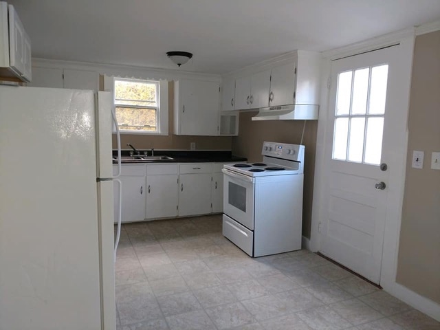 10 Grove Street Rochester, NH 03868 - Photo 4 of 16