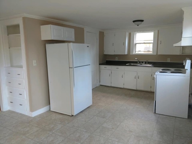 10 Grove Street Rochester, NH 03868 - Photo 5 of 16