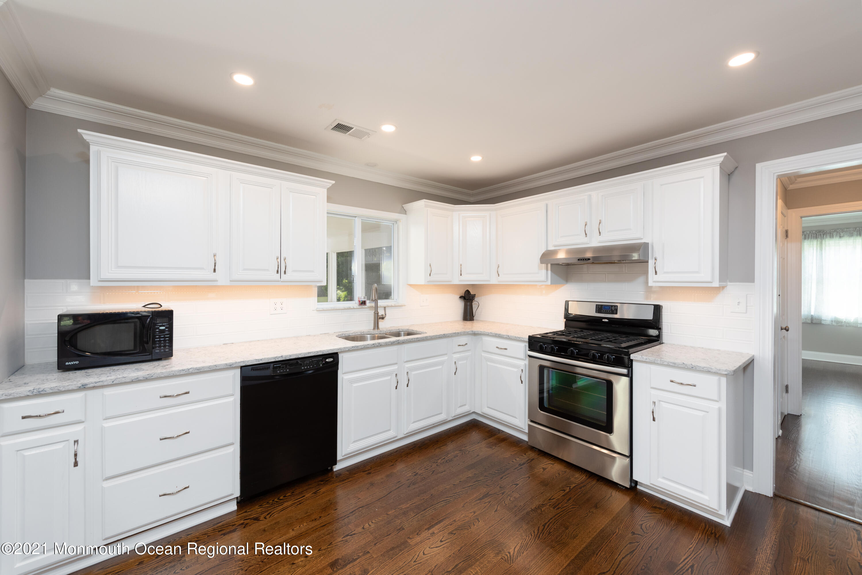 56 Apple Farm Road Red Bank, NJ 07701 - Photo 16 of 36 BAP_5707-Edit