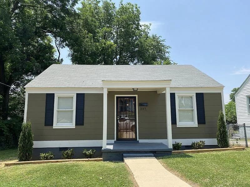 247 Modder Avenue Memphis, TN 38109 - Photo 3 of 9 a view of front of a house with a yard