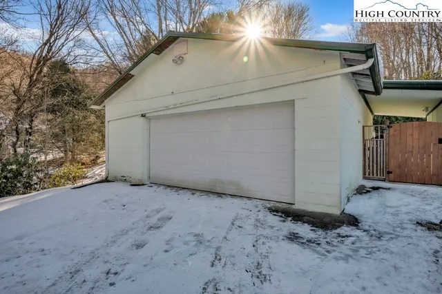 $569,000 | 6670 Hickory Nut Gap Road, Banner Elk, NC 28604