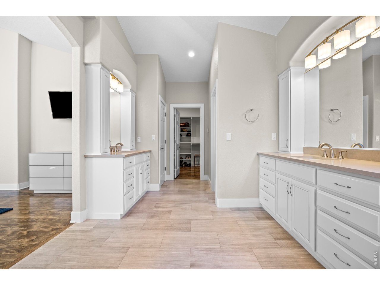 738 Wagonwheel Gap Road Boulder, CO 80302 - Photo 23 of 46 Primary bathroom