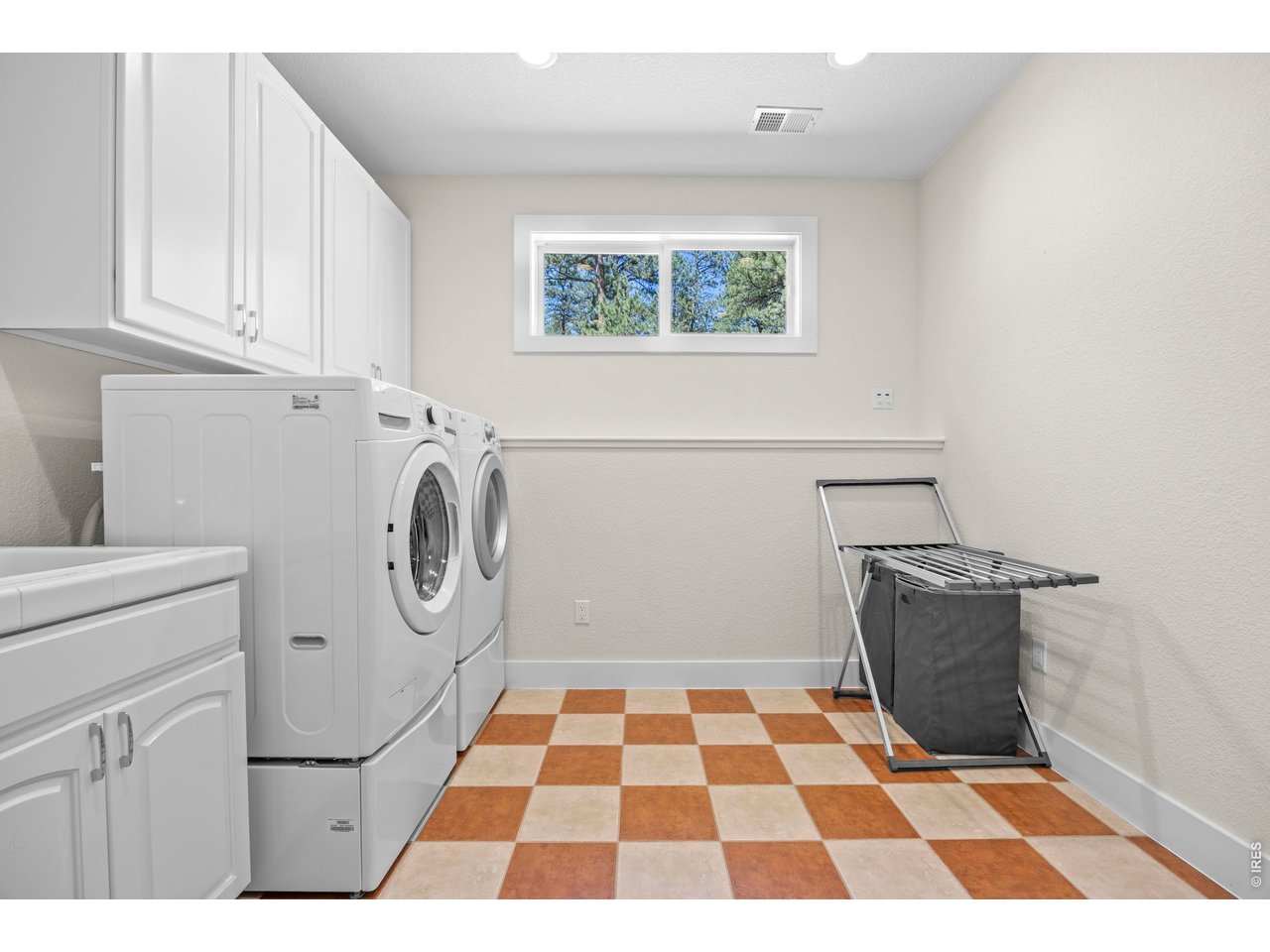 738 Wagonwheel Gap Road Boulder, CO 80302 - Photo 25 of 46 First floor laundry room