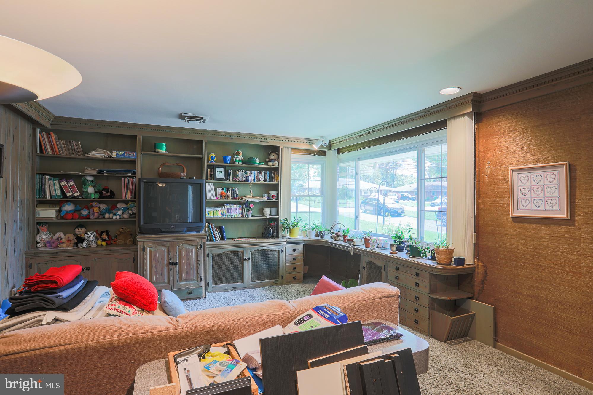 7940 Stevenson Road Pikesville, MD 21208 - Photo 22 of 55 First-floor family room big enough for 2 bedrooms