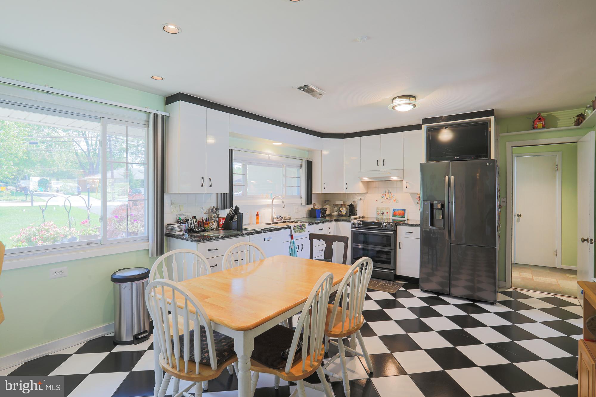 7940 Stevenson Road Pikesville, MD 21208 - Photo 5 of 55 Granite kitchen double oven, 3 door fridge