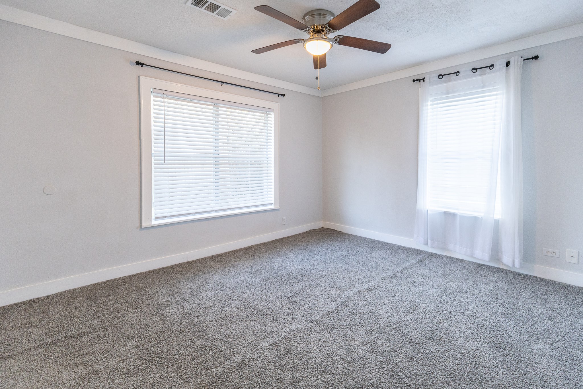 1425 15th Street Huntsville, TX 77340 - Photo 21 of 50 a view of an empty room with a window