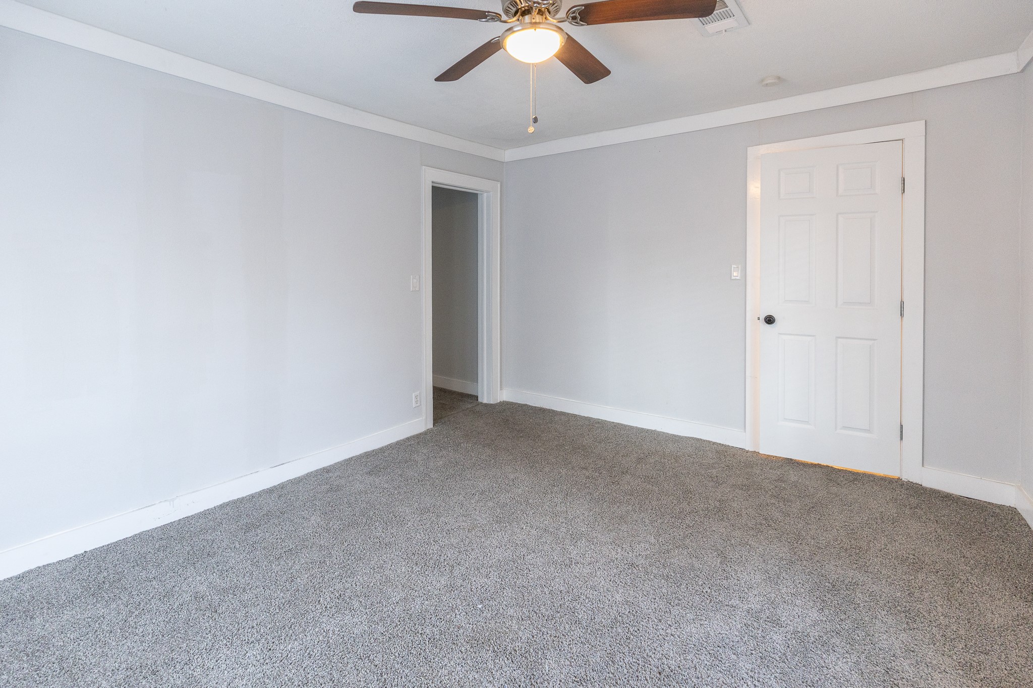 1425 15th Street Huntsville, TX 77340 - Photo 22 of 50 a view of an empty room