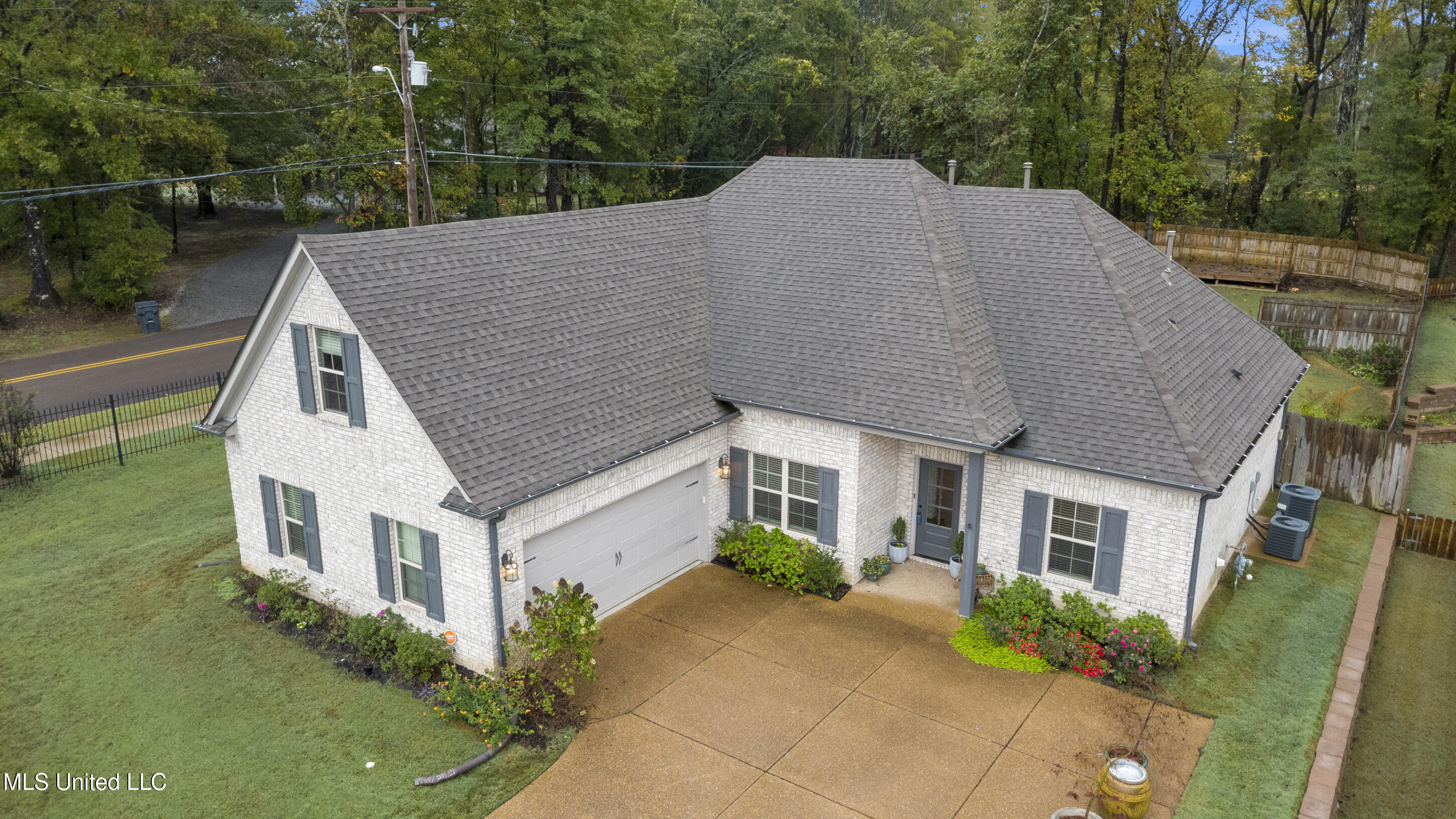 509 Howell Way Hernando, MS 38632 - Photo 3 of 44 29_dji_0006