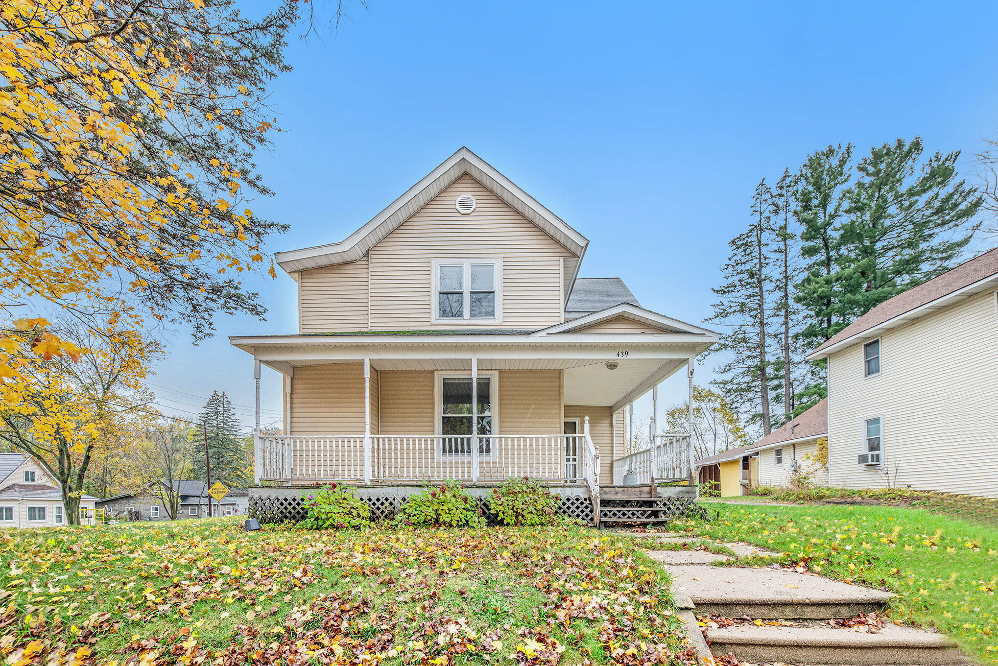 439 South Higbee Street Reed City, MI 49677 - Photo 2 of 25 439HigsbeeSt-37