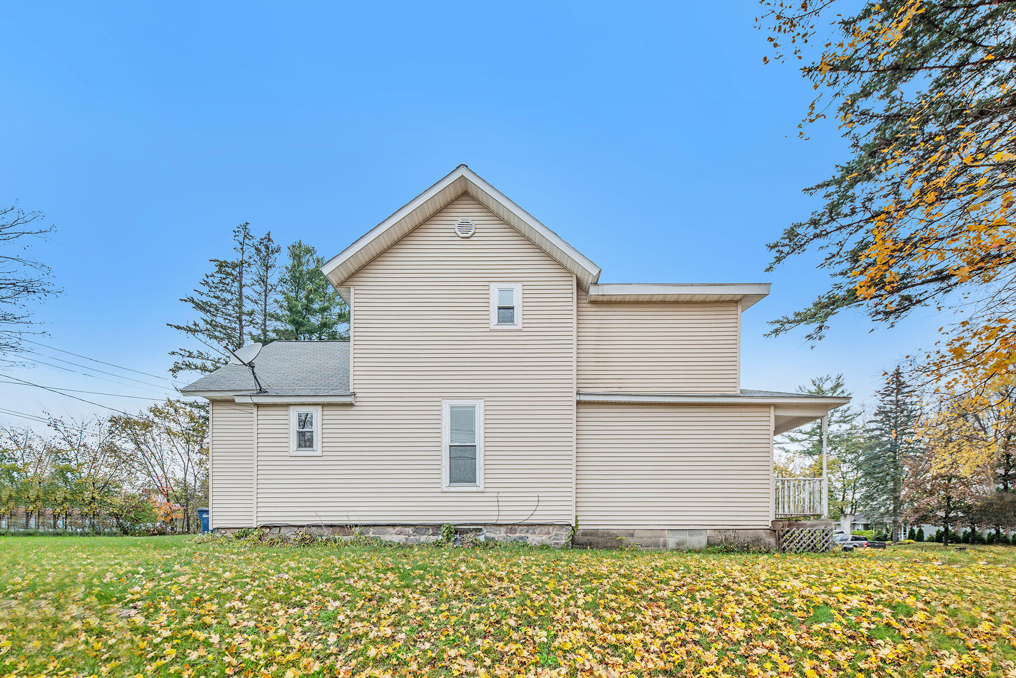 439 South Higbee Street Reed City, MI 49677 - Photo 3 of 25 439HigsbeeSt-38
