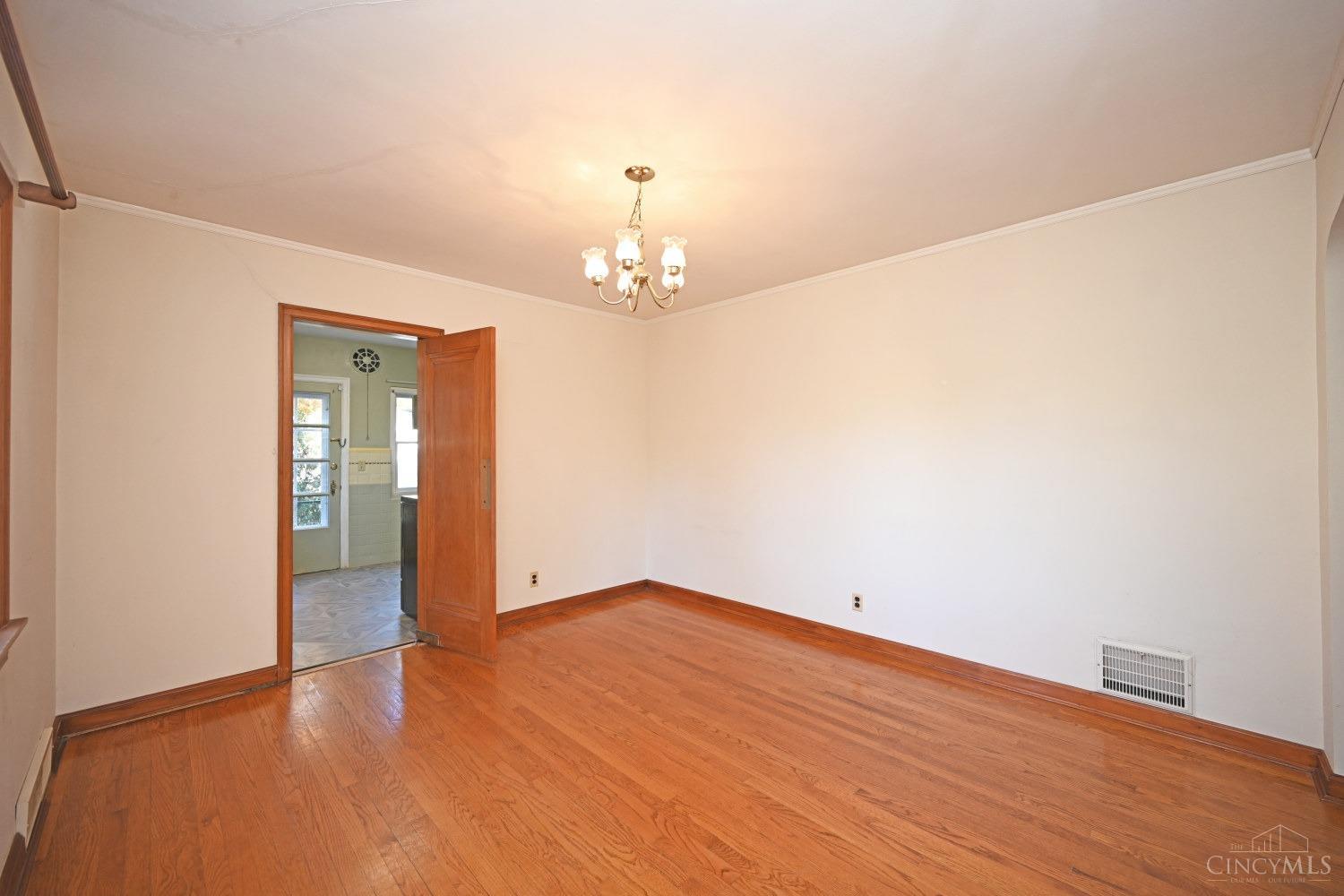 7757 Shawnee Run Road Cincinnati, OH 45243 - Photo 12 of 40