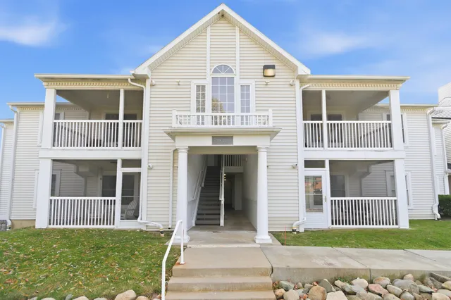 $2,300 | 2233 South Main Street, Ann Arbor, MI 48103