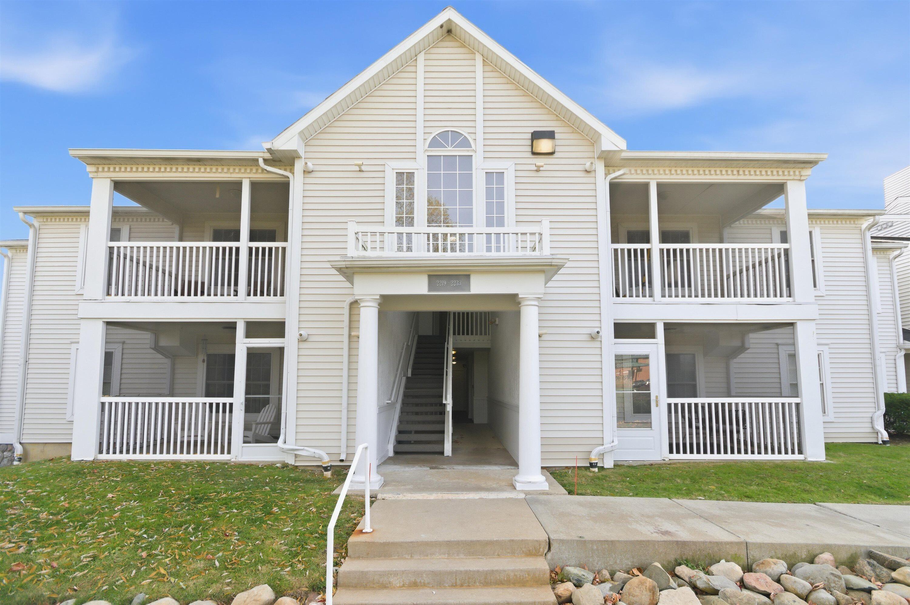 2233 South Main Street Ann Arbor, MI 48103 - Photo 2 of 33 01-01