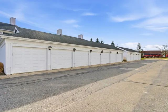 $2,300 | 2233 South Main Street, Ann Arbor, MI 48103