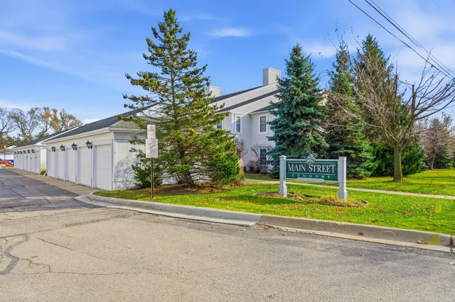 $2,300 | 2233 South Main Street, Ann Arbor, MI 48103