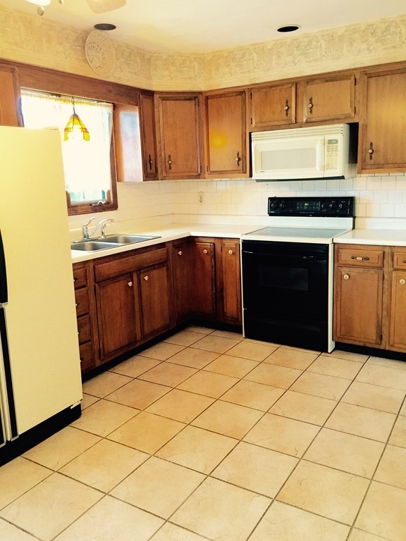 77 Harding Road Fairhaven, MA 02719 - Photo 3 of 19