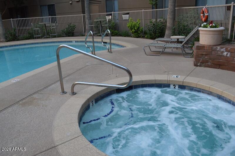 1701 East Colter Street, Unit 263 Phoenix, AZ 85016 - Photo 56 of 65 Jacuzzi