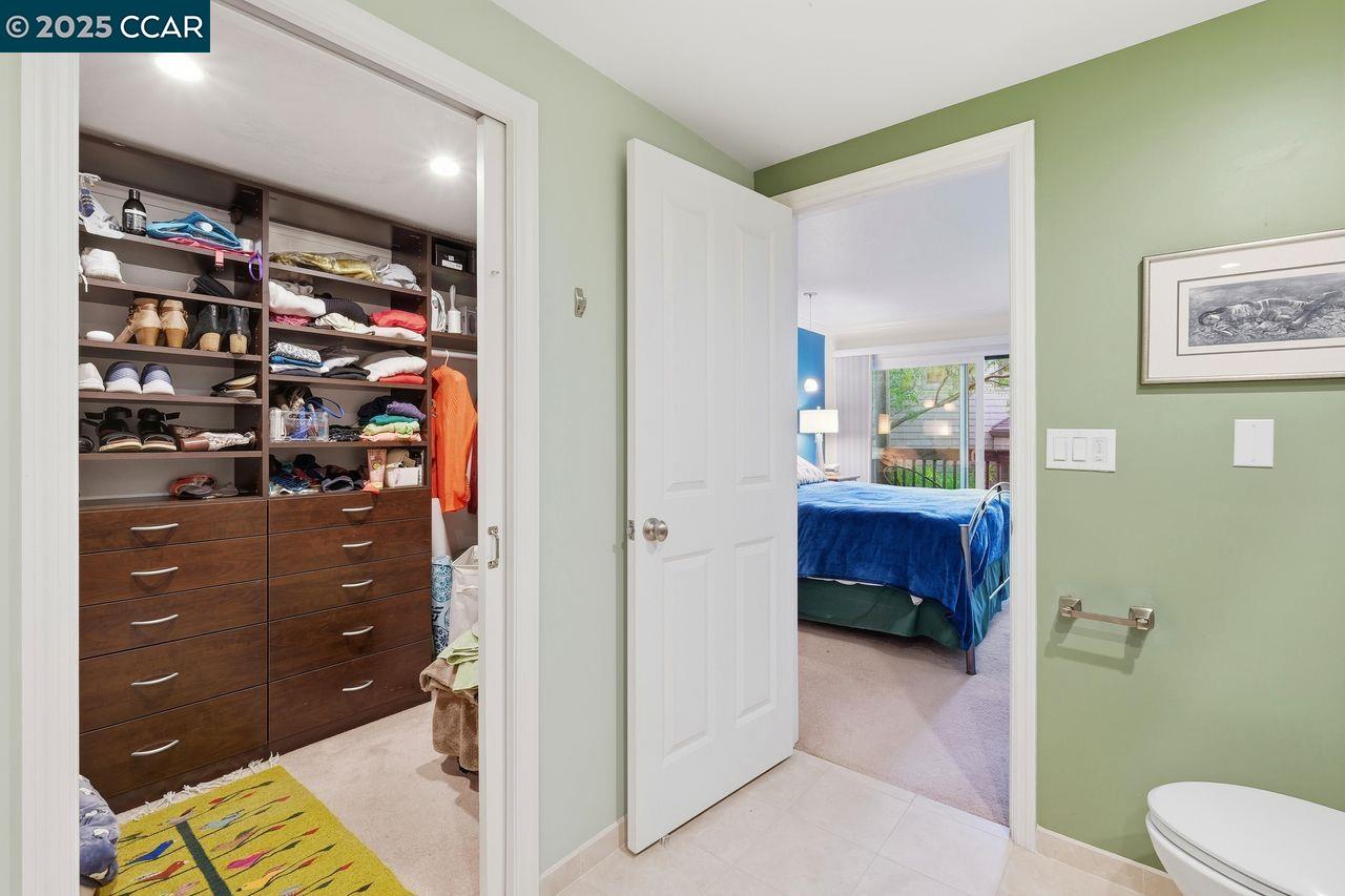 533 Monarch Ridge Drive Walnut Creek, CA 94597 - Photo 23 of 43 a bathroom with a sink vanity and a mirror