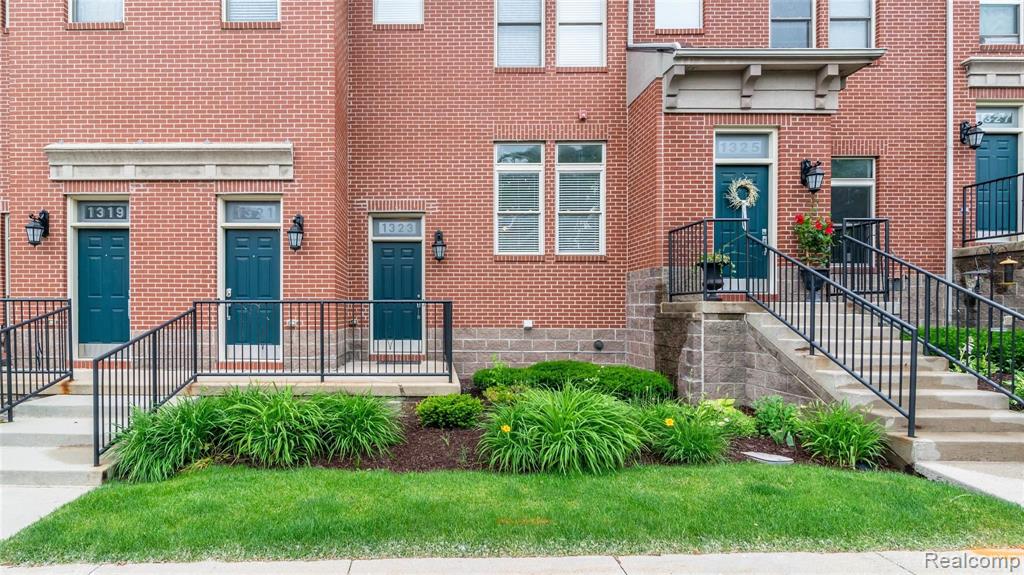 1323 Turner Road Lansing, MI 48906 - Photo 2 of 28