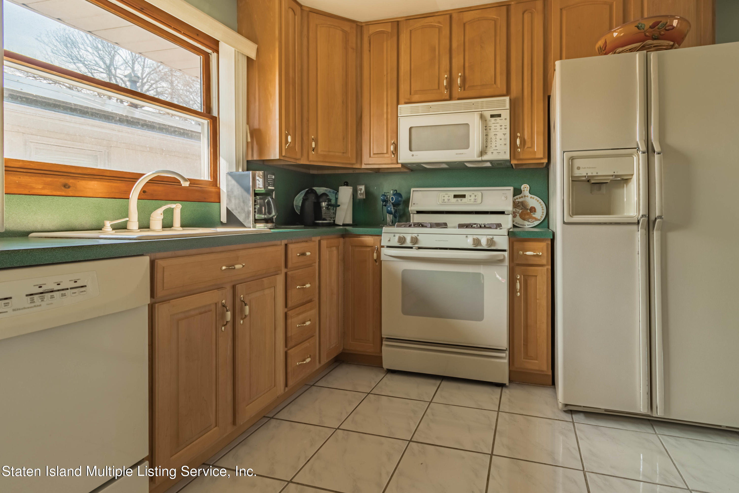929 Hylan Boulevard Staten Island, NY 10305 - Photo 11 of 28 11