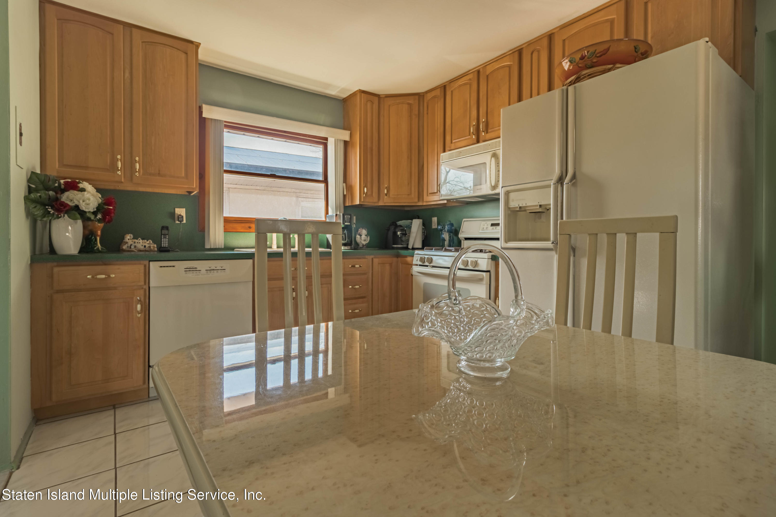 929 Hylan Boulevard Staten Island, NY 10305 - Photo 10 of 28 10