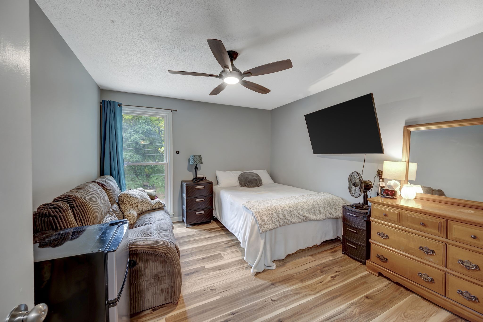 6125 Highway 41 A Pleasant View, TN 37146 - Photo 11 of 32 a bedroom with a bed and a flat screen tv