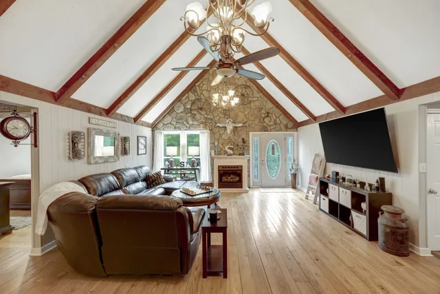 $439,900 | 6125 Highway 41 A, Pleasant View, TN 37146