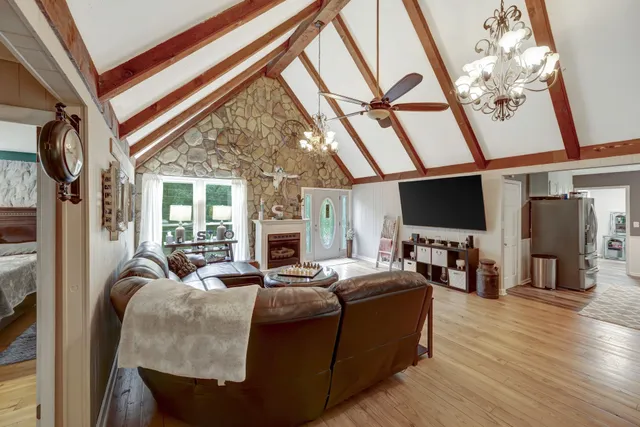 $439,900 | 6125 Highway 41 A, Pleasant View, TN 37146