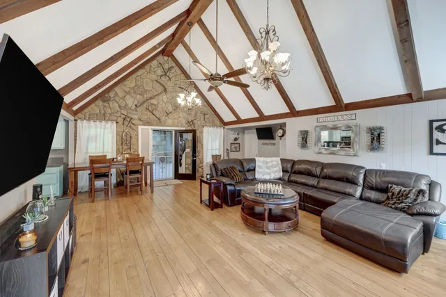 $439,900 | 6125 Highway 41 A, Pleasant View, TN 37146