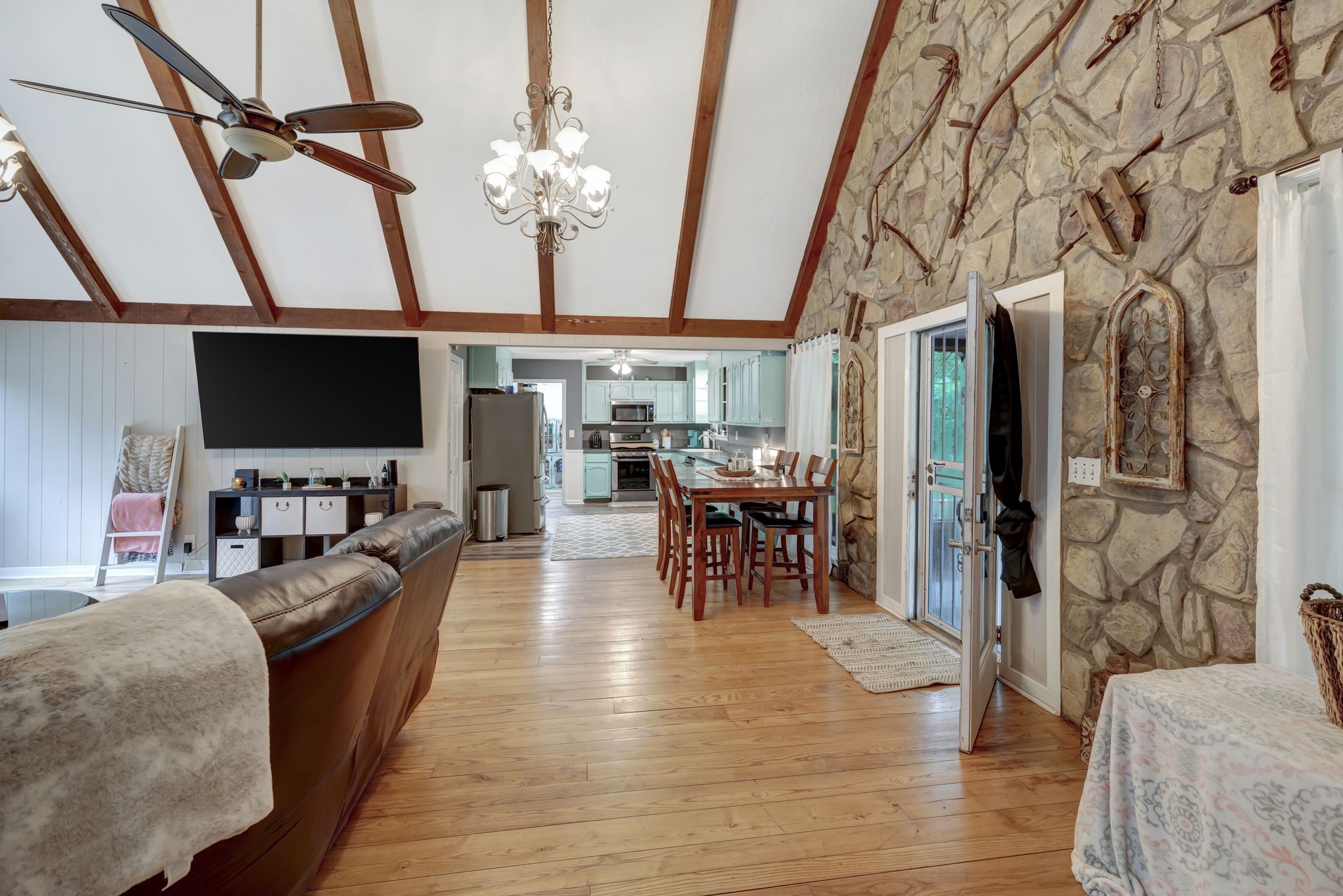 6125 Highway 41 A Pleasant View, TN 37146 - Photo 5 of 32 a living room with furniture and a flat screen tv