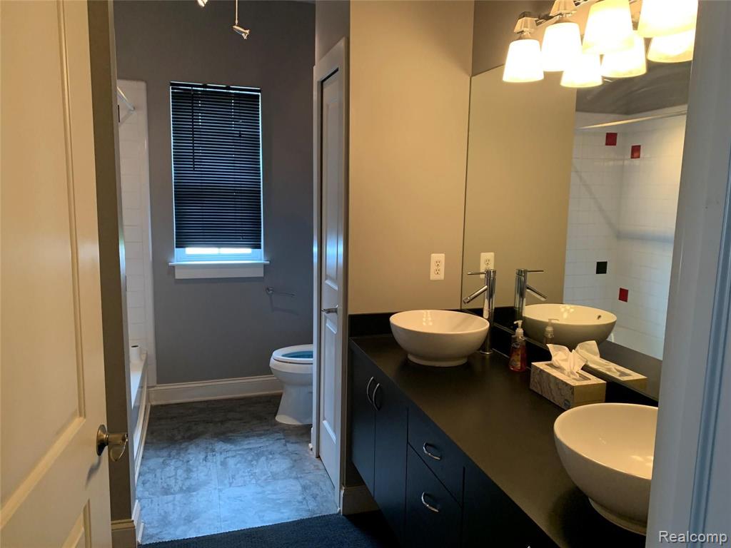 161 North Milford Road, Unit 101 Highland, MI 48357 - Photo 11 of 13