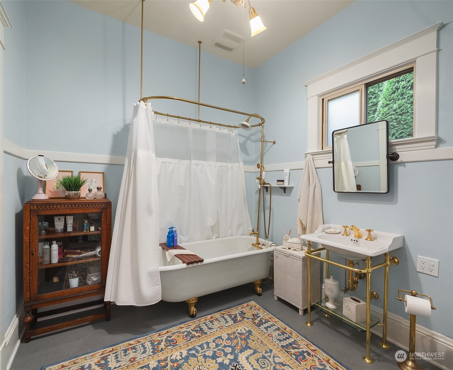 2510 Baker Avenue Everett, WA 98201 - Photo 28 of 37 a room with furniture a rug and a window