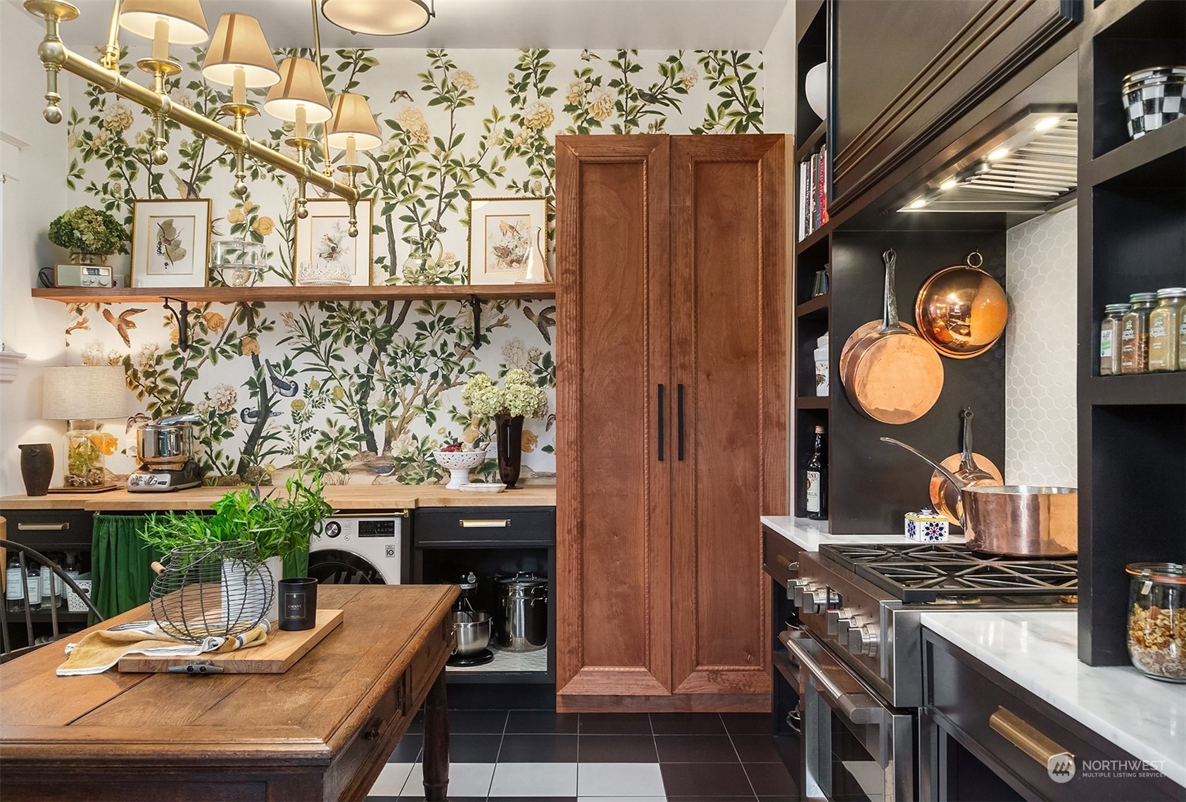 2510 Baker Avenue Everett, WA 98201 - Photo 9 of 37 a kitchen with a table and chairs in it