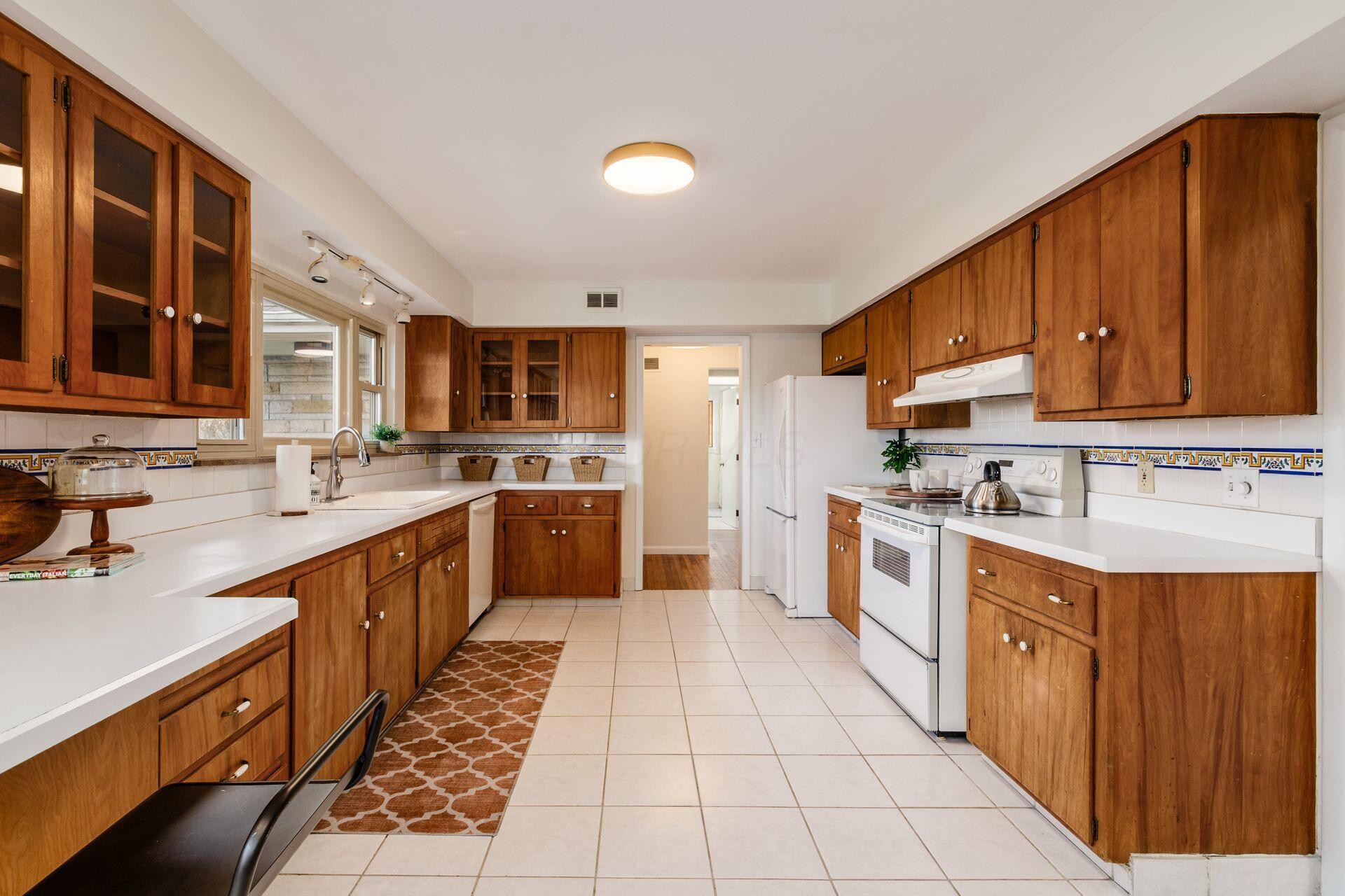 41 South Broadleigh Road Columbus, OH 43209 - Photo 13 of 50 Plenty of Counter Space!