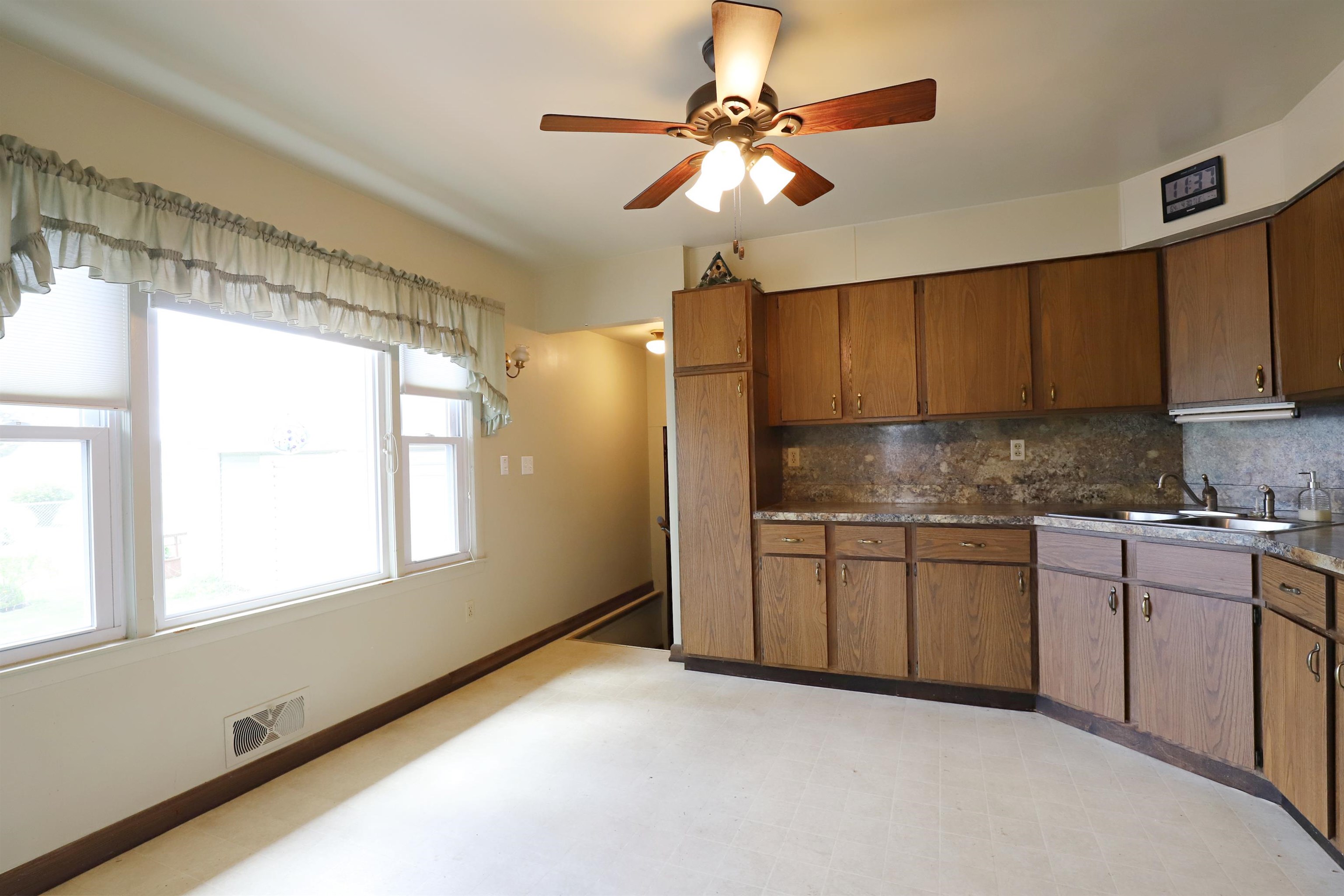 9093 North Genesee Road Mount Morris, MI 48458 - Photo 5 of 20 50140620-9f745b19-6903-4aad-9256-9c278d2c83a9.JPG