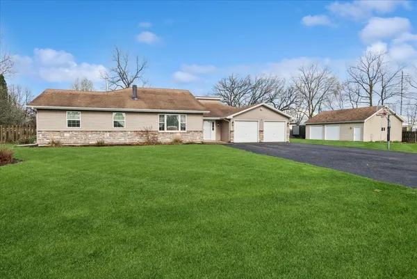 $650,000 | 2 Division Street, Bristol, IL 60512