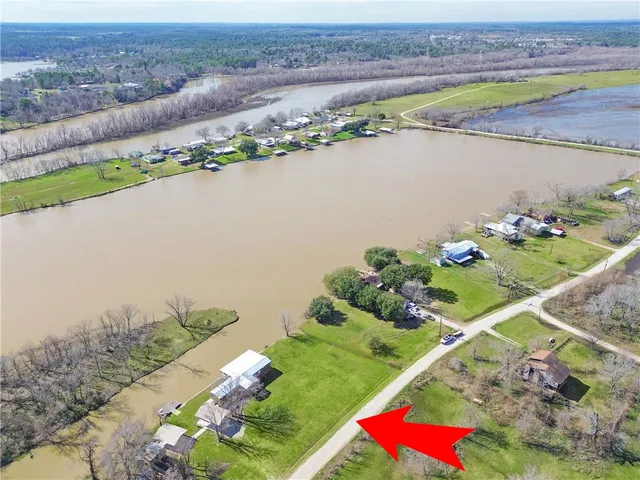 $199,000 | 398 River Oaks Drive, Trinity, TX 75862